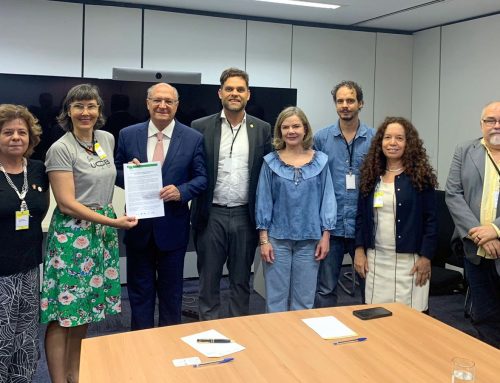 Geraldo Alckmin e Gleisi Hoffmann recebem Carta Compromisso e prometem avaliar demandas da mobilidade sustentável no próximo governo